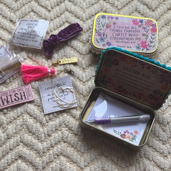 Natural Life Floral 2 Prayer Box Set with Pink Tassel and Purple Headband - Picture 2 of 2